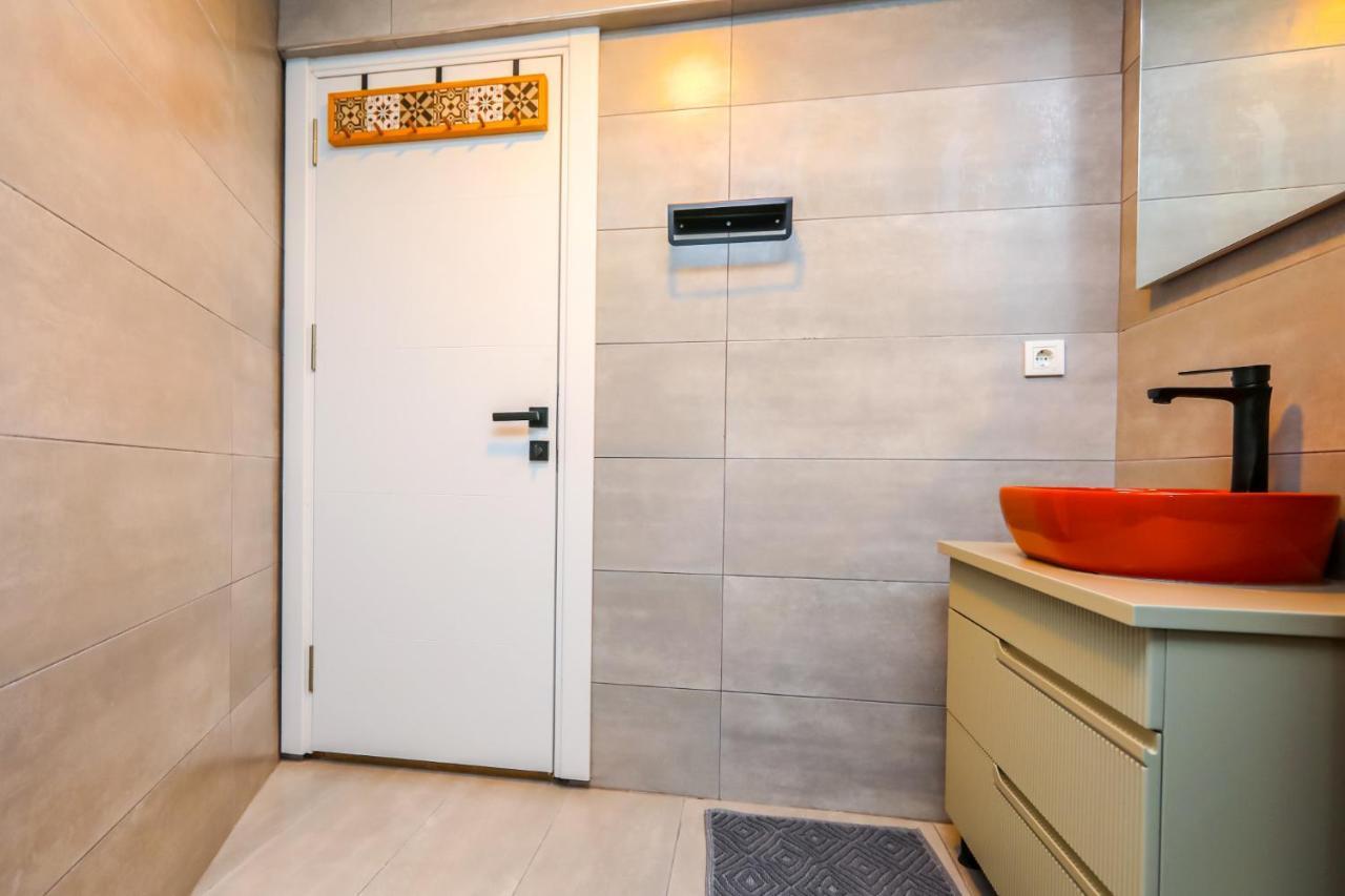 Ferienwohnung Vibrant Flat 500 M To Uskudar Ferry Station Istanbul Exterior foto